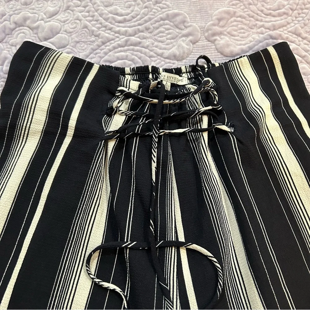 Green Envelope black/white striped pants. Size Large.